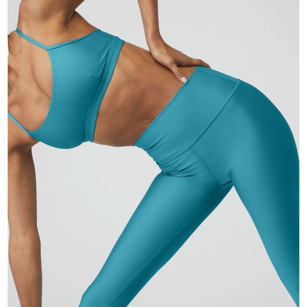 ALO Yoga Intrigue Bra & 7/8 High-Waist Airlift Legging